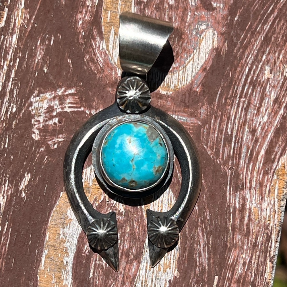 Naja Pendant